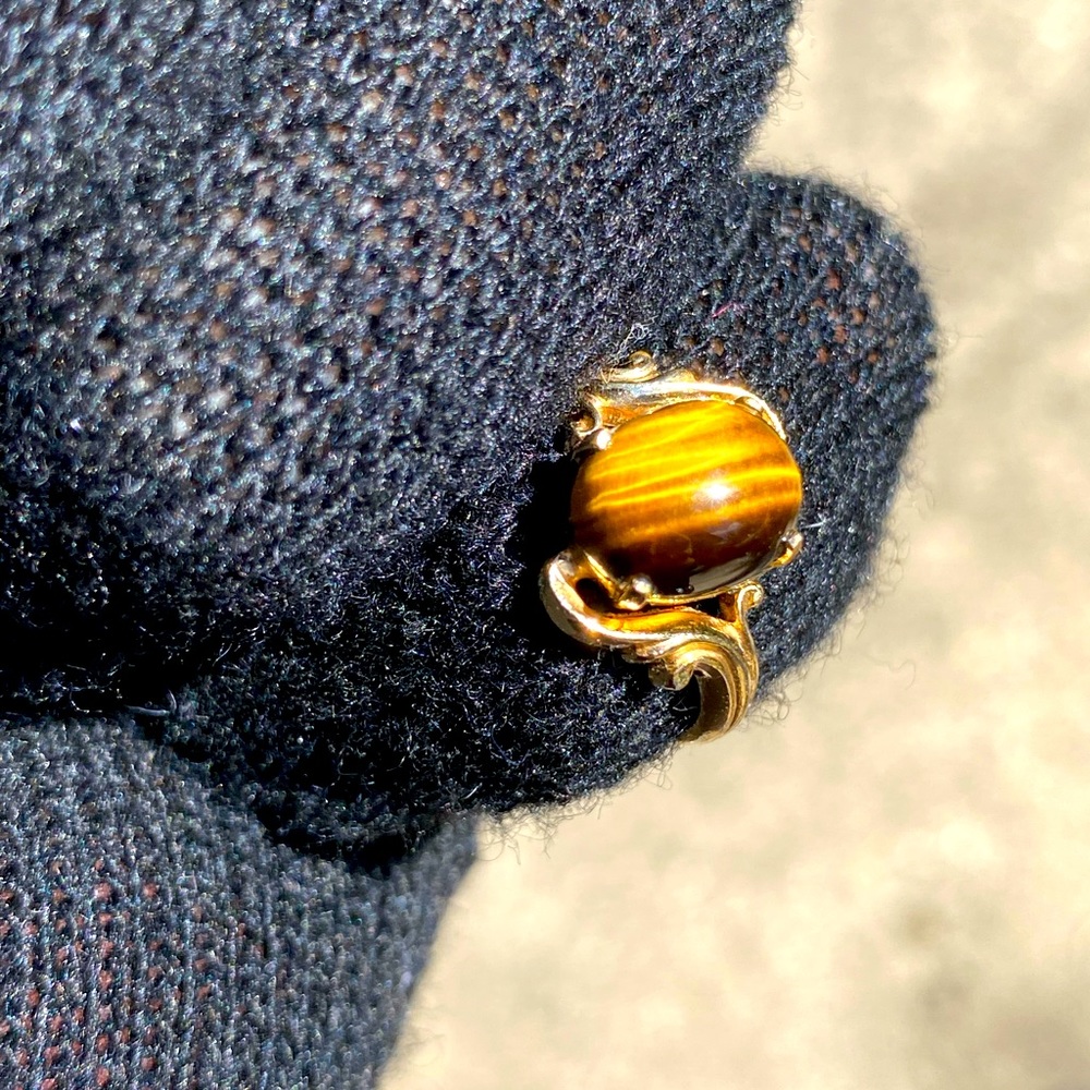 Woman’s Stylish Tiger Eye sphere ring